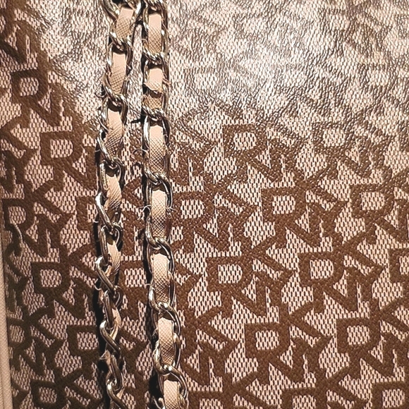 DKNY large Crossbody/shoulder bag - Picture 14 of 15